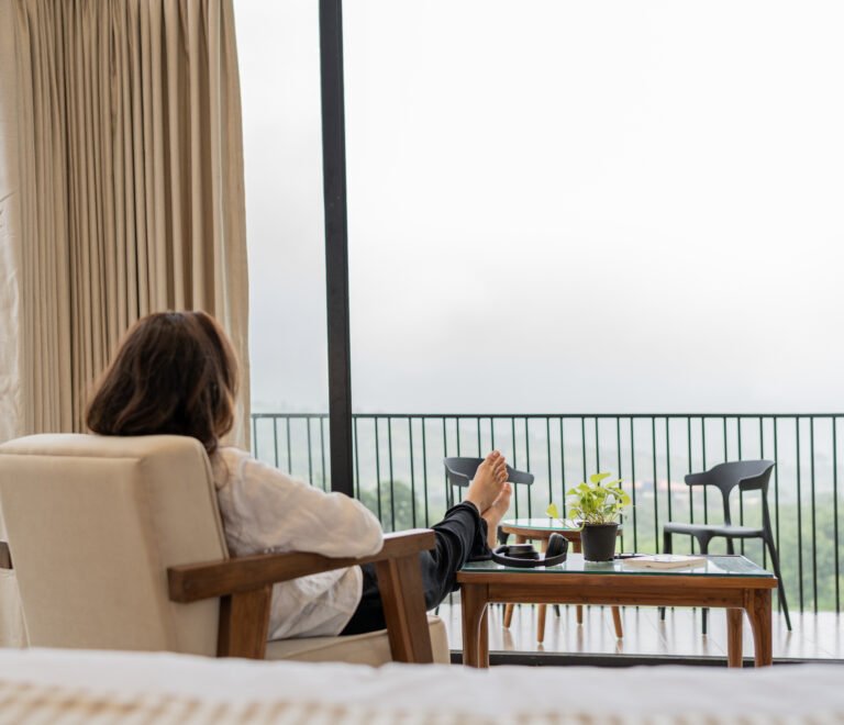 5 Things to Keep in Mind When Booking a Family Staycation Near Pune